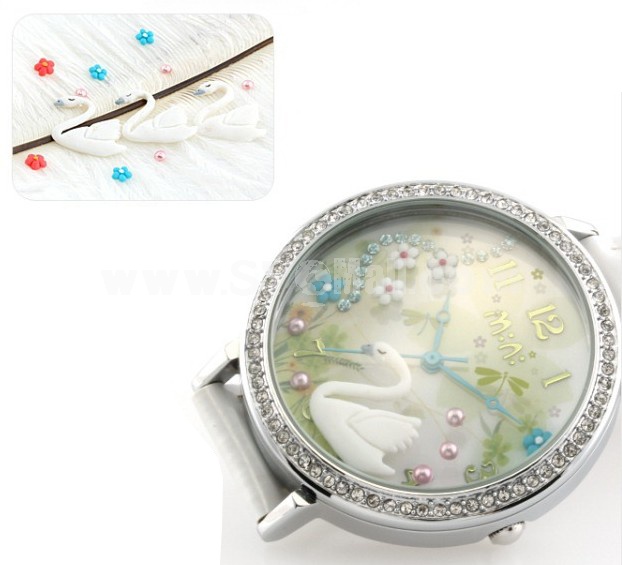 MINI Quartze Round Dial Waterproof Watch Rhinestone Cartoon Creative PVC Band Watch mn944